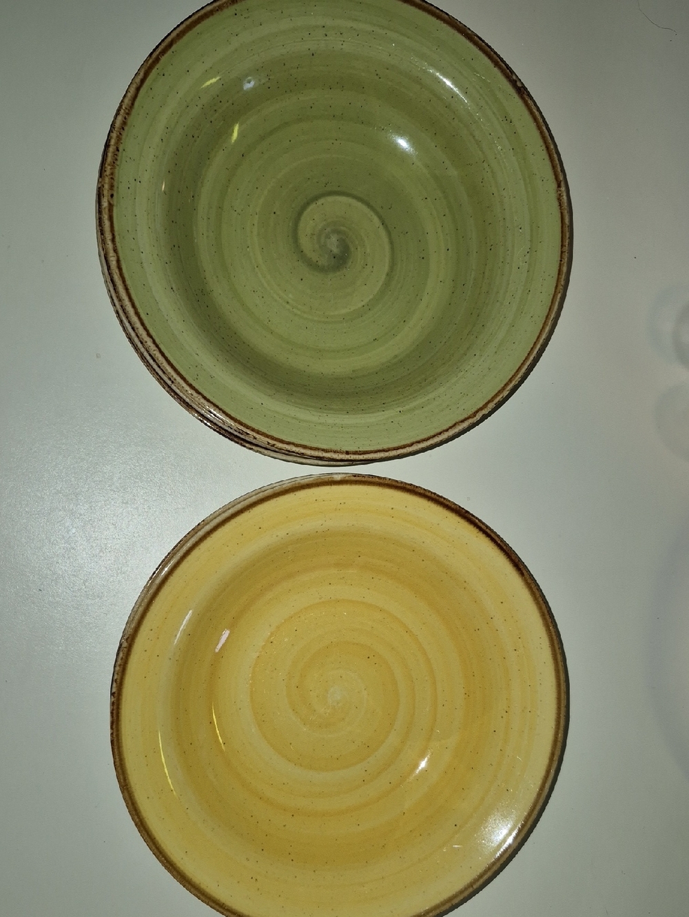 Thomson Pottery Large Soup/pasta Bowls(9")..4 Amazon 4 Yellowstone..